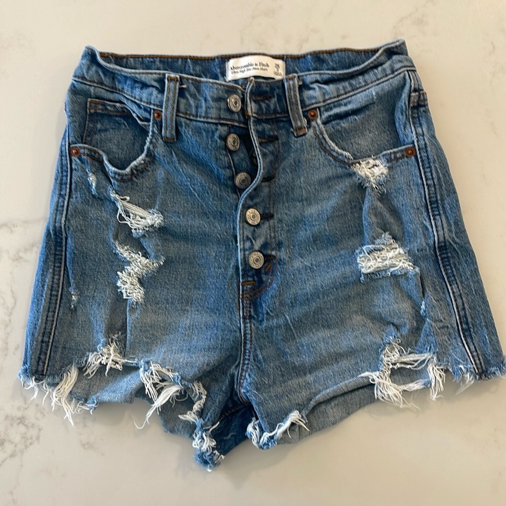Women’s Abercrombie & Fitch Ultra High Rise Mom Shorts Size 26 or 2